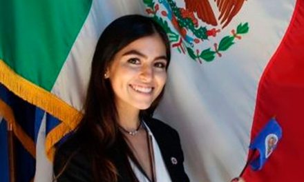 Joven estudia Derecho… termina divorciando a sus padres; caso se vuelve viral