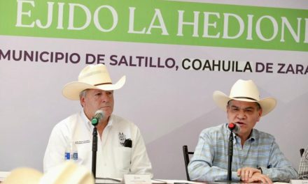 Chema Fraustro entrega semilla forrajera para fortelecer el campo
