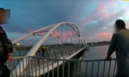 Hombre afroamericano muere ahogado, la policía no lo ayudó (video)