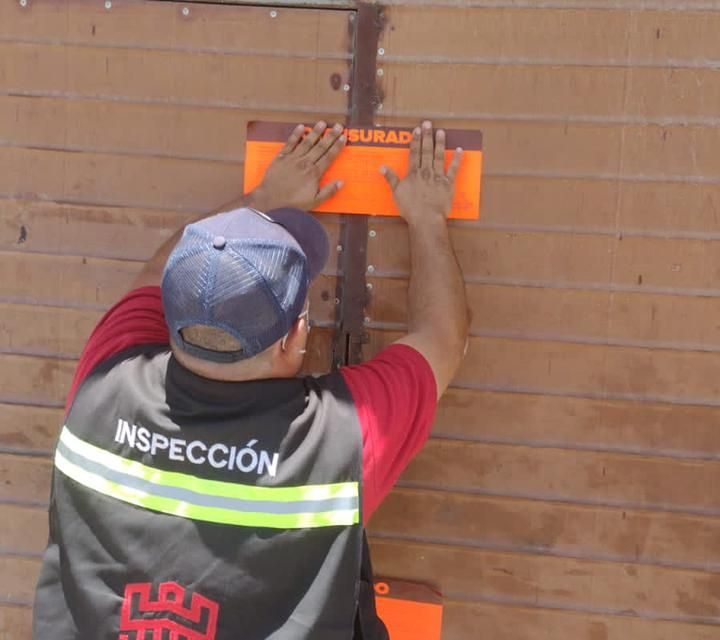 Clausuran en Torreón bodega por olores fétidos