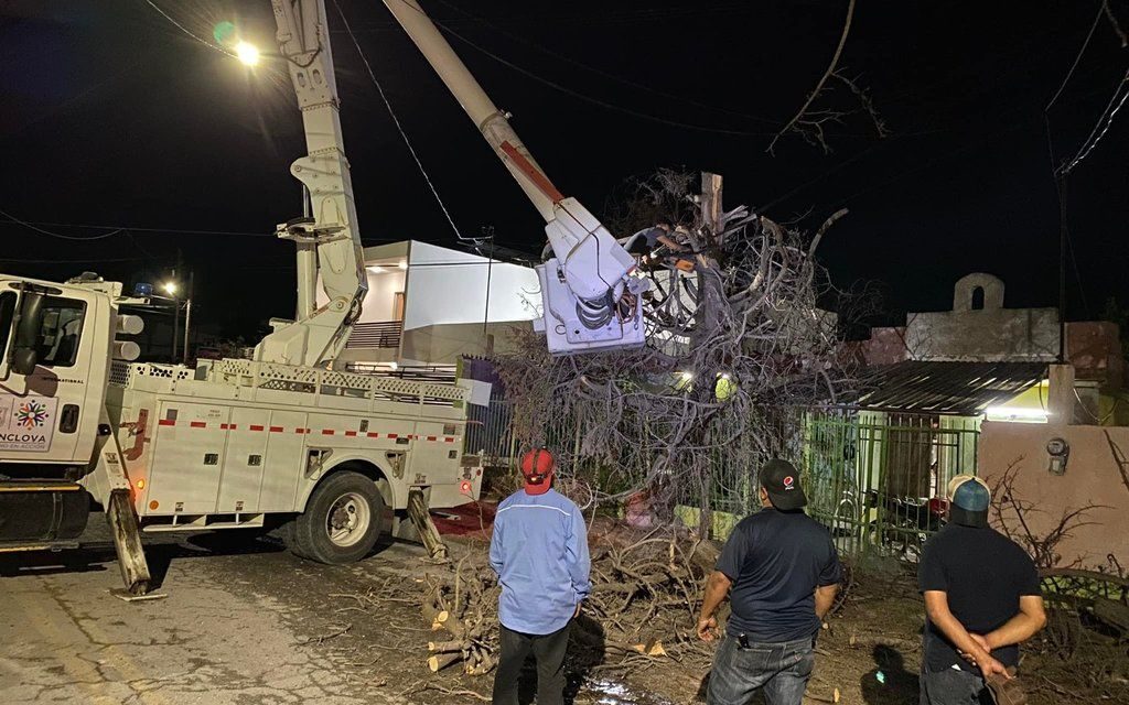 Tormenta azota y deja daños en Monclova