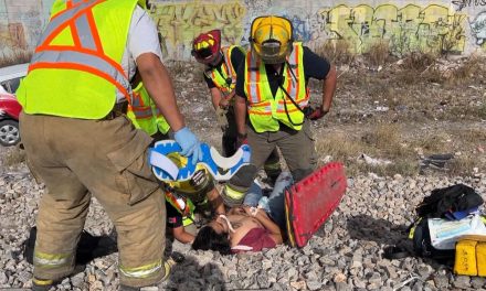 Por cruzar las vías del tren sin precaución un hombre fue atropellado por la bestia en Saltillo; casi pierde su pie