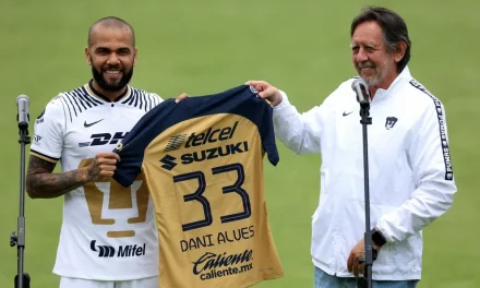 ‘Contigo seremos campeones’: Jorge Campos da las gracias a Dani Alves por fichar con Pumas (video)