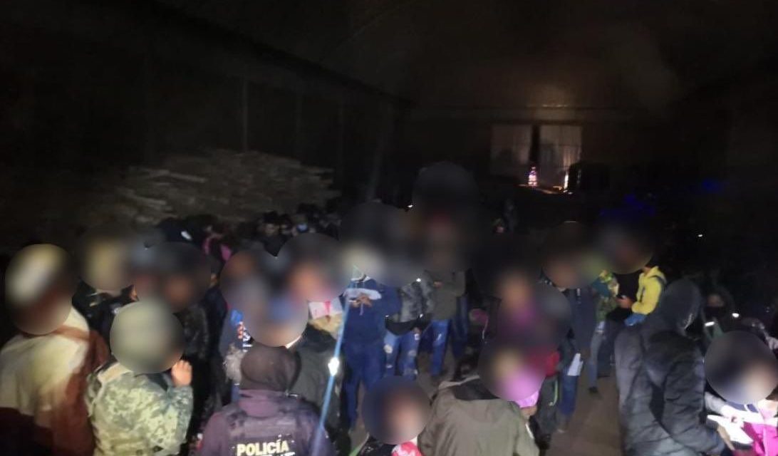 Rescatan en operativo a 225 migrantes en bodega del Estado de México
