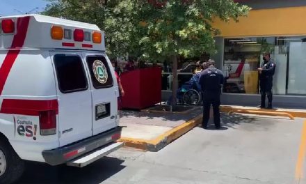 Hombre pierde la vida en su silla de ruedas en gasolinera de Ramos Arizpe