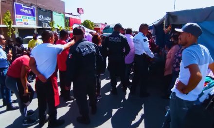 Actúa municipio contra personas que impedían inspección en mercado sobre ruedas en Saltillo