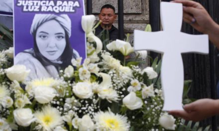 Niegan vecinos que Luz Raquel se haya prendido fuego ella sola; Amnistía Internacional pide no revictimizar a la víctima