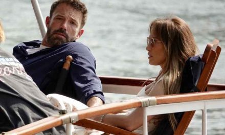 ¿Se lo está acabando JLo? Captan a Ben Affleck dormido en su luna de miel