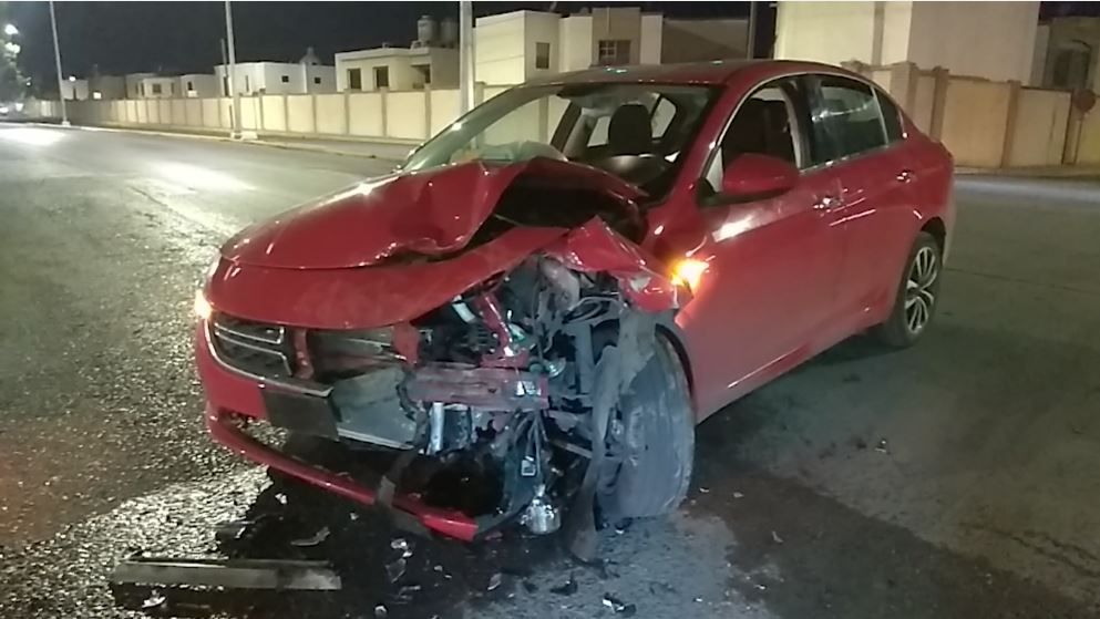 Vuelta prohibida lo lleva a chocar sobre avenida Musa de León en Saltillo