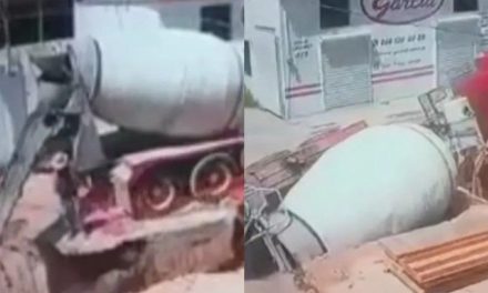 Trabajador de Coahuila cae en una zanja y por poco muere aplastado por una máquina revolverdora (video)