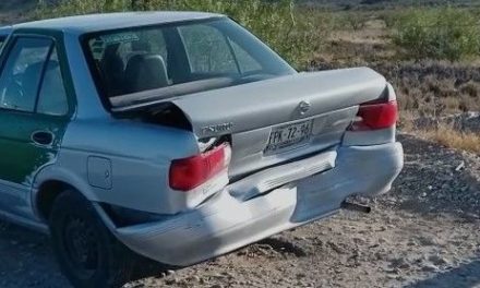 Tráfico ocasiona choque por alcance en Saltillo