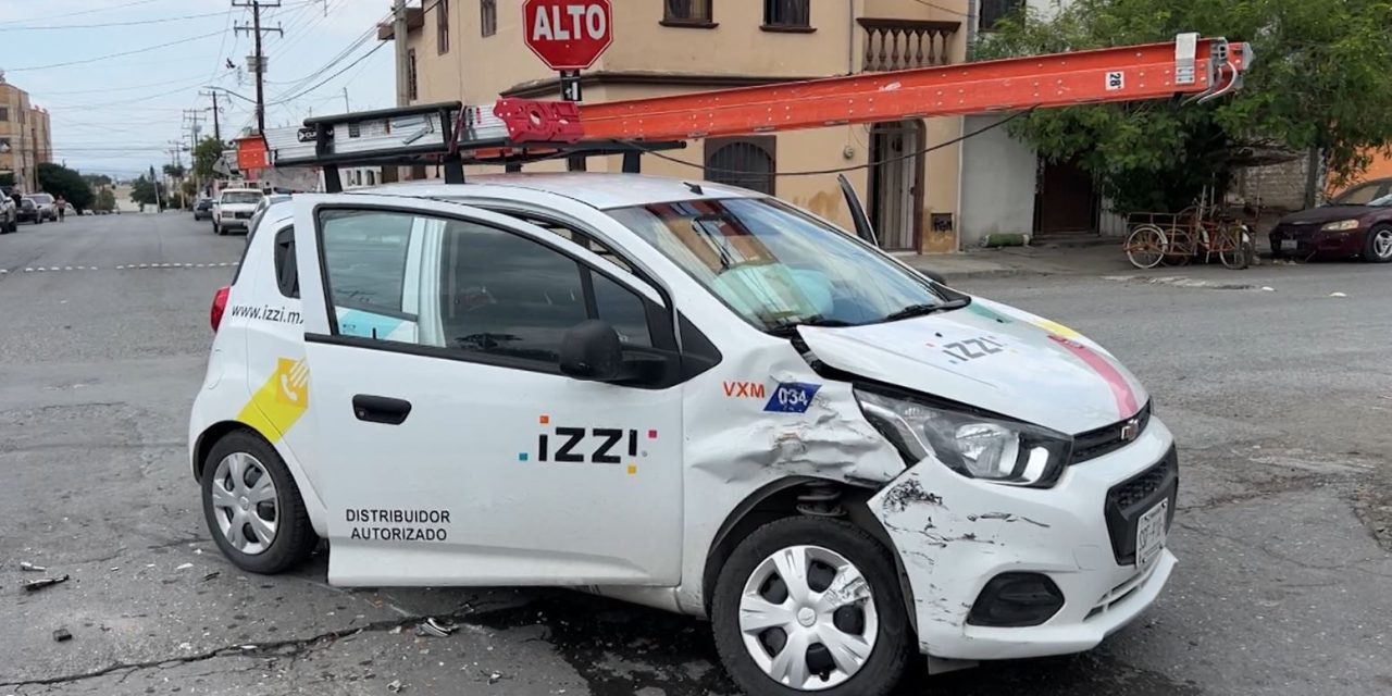 Se pasa alto y provoca accidente en Saltillo