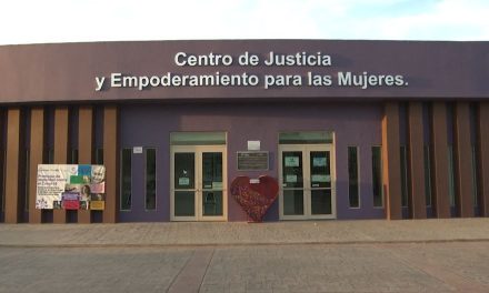 Cumplirán su sueño profesional mil 200 mujeres: recibirán becas educativas en Coahuila