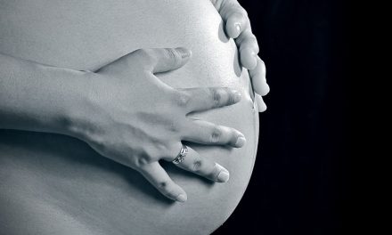 Saltillo: Joven sufre aborto en el baño de su casa