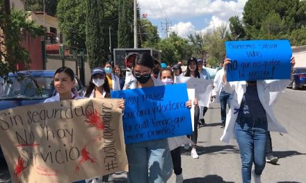 Piden justicia estudiantes de Saltillo por muerte de pasante de medicina en Durango