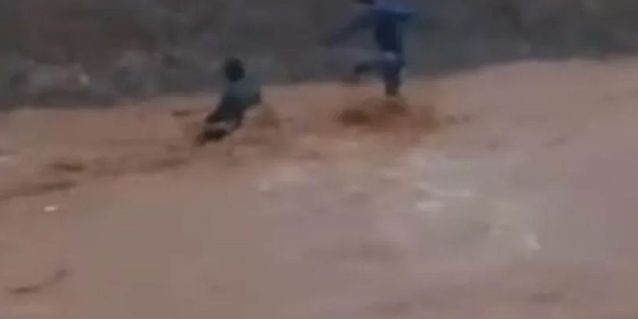 Hermosillo: Cae niño a canal; joven héroe lo rescata