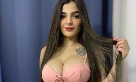 El beso del novio de Karely Ruiz que le rompió el corazón a sus fanáticos