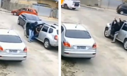 Ratero tiene un inconveniente al robar un auto… ¡no sabe manejarlo!