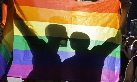 OMS aconseja a comunidad gay reducir parejas sexuales ante brote de viruela del mono