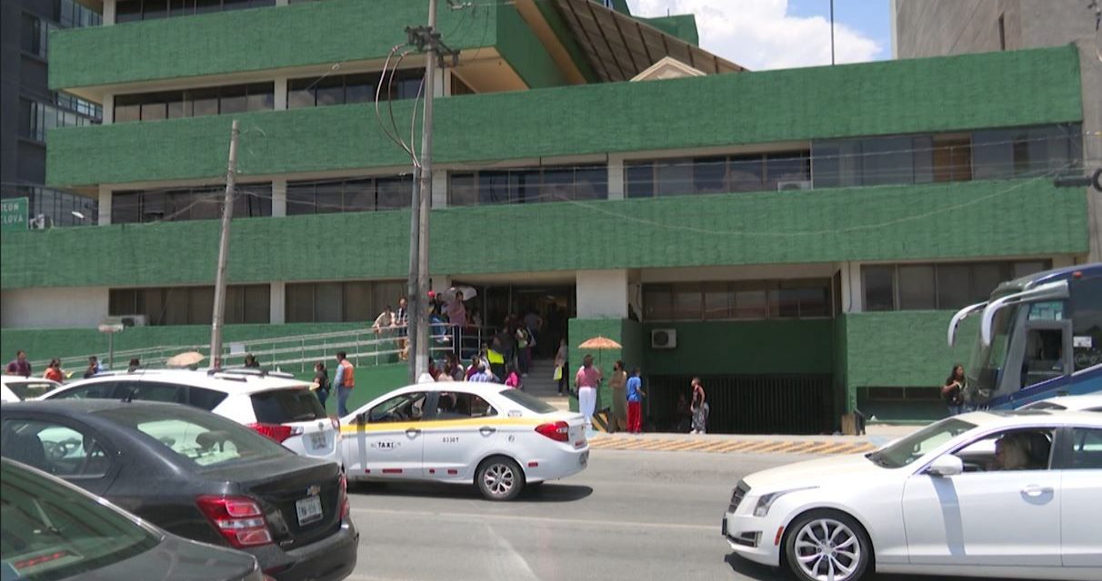 Reprueba IMSS hechos violentos durante manifestación al exterior de delegación en Saltillo