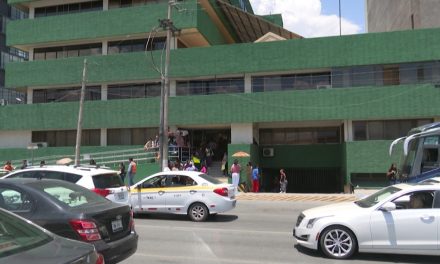 Reprueba IMSS hechos violentos durante manifestación al exterior de delegación en Saltillo