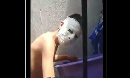 Joven hace una máscara de yeso para la tarea… pero no se la pudo quitar (video)