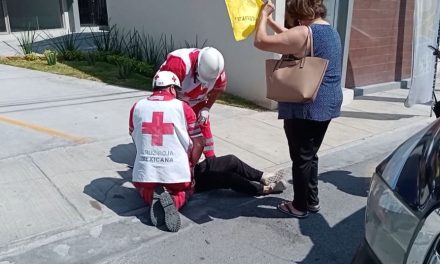 Mujer resulta derribada por su esposo cuando iban a comprar tamales en Saltillo