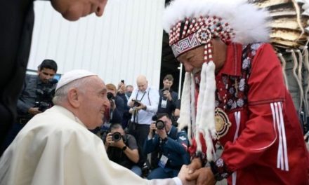 Papa prepara disculpa en Canadá; 150 mil niños indígenas fueron abusados