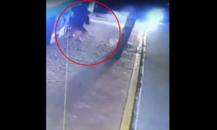 Imágenes fuertes: Ebrio arrolla a pareja en Puebla; hombre muere en hospital (video)
