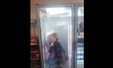 Hombre se guarda en el refri a echarse su cervecita por ‘la calor’ en Nuevo León