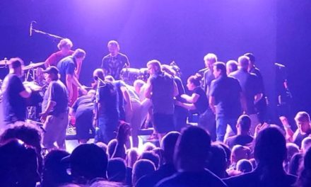 Carlos Santana se desvanece durante concierto en Michigan