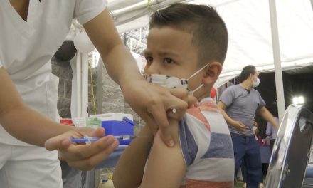 Continúa vacunación a menores de 5 a 11 años de edad en Saltillo