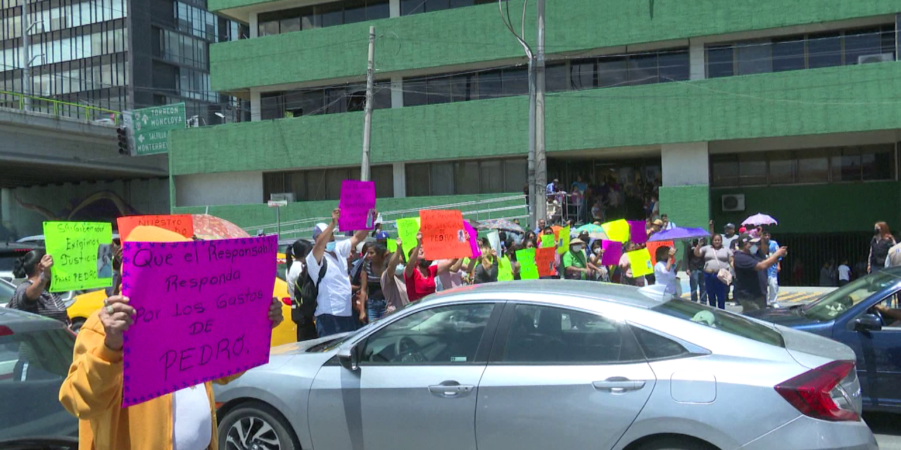 Exigen justicia para joven atropellado: bloquean bulevar Carranza y periférico LEA en Saltillo