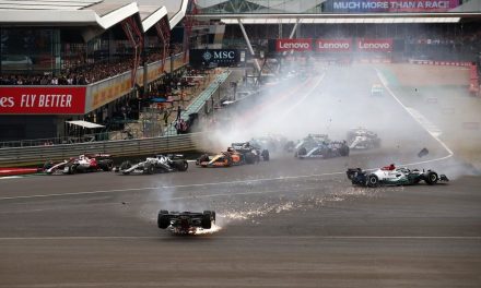 Sufre terrible accidente piloto Zhou en Grand Prix británico de Fórmula 1