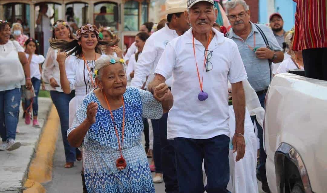 Cuatro Ciénegas: Festejan con callejoneada día del abuelo