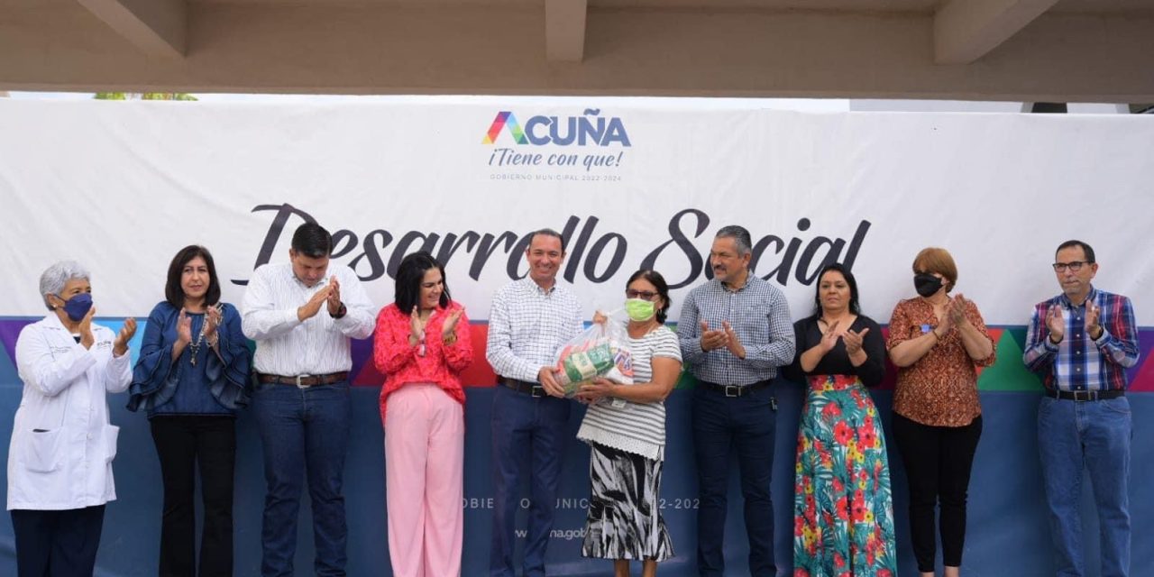 Alcalde de Acuña entrega mil despensas