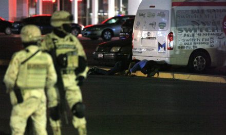 ¡Terror en Ciudad Juárez! jornada de violencia deja al menos 11 muertos y negocios destruidos (Videos)