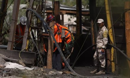 Barrenan en mina ‘El Pinabete’, en Sabinas, para frenar inundación; descenso tomaría 15 días