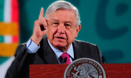 No creen en López Obrador; parientes de los mineros atrapados están desesperados