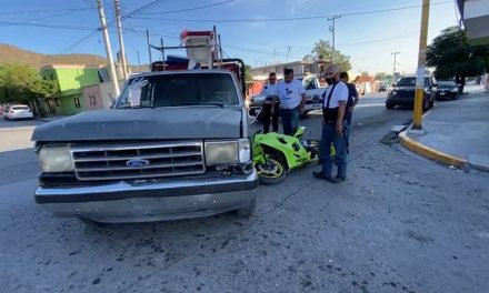 Motociclista en Saltillo termina con fractura de costillas al quitarle el derecho de paso