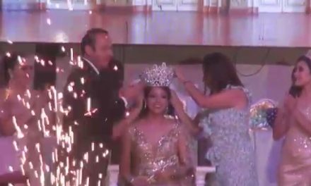 Coronan a Andrea I como la reina de la Feria de la Uva y el Vino 2022