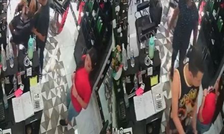 ‘A lo que venimos’; me vas a pagar 50 mi pesos para hoy… así cobra ‘la Maña’ el derecho de piso en Cancún (video)