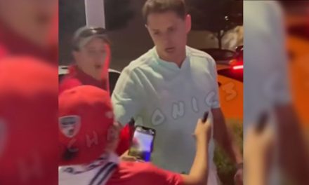 ¿Se le subió? Critican a ‘Chicharito’ por negarle foto a un niño (video)