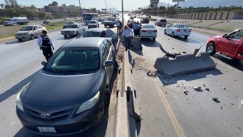 Saltillo: Aparatoso accidente genera caos vial en Fundadores