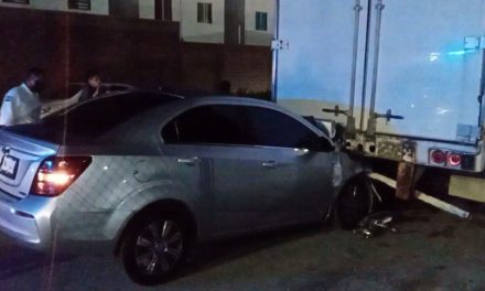 Se queda dormido frente al volante y se impacta contra tráiler estacionado en Saltillo