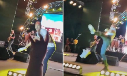 Ahora avientan peluches a José Madero y los patea en concierto (video)