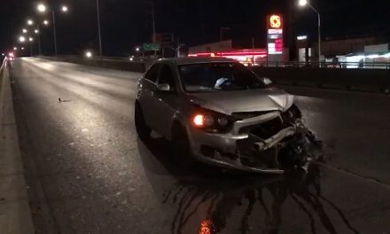 ¡Las piernas no le alcanzaron! Hombre ebrio choca e intenta huir corriendo del lugar en Saltillo