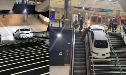 Hombre drogado roba un auto y se atora en escaleras cuando escapaba (video)