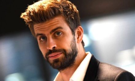 Captan a Gerard Piqué besando a su ‘nueva novia’ en un evento público (video)