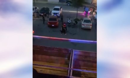 Saltillo: De nueva cuenta exhiben golpiza al exterior del Sayu… habrían sido elementos de seguridad (video)